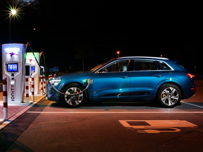 2021 Audi e-tron charging