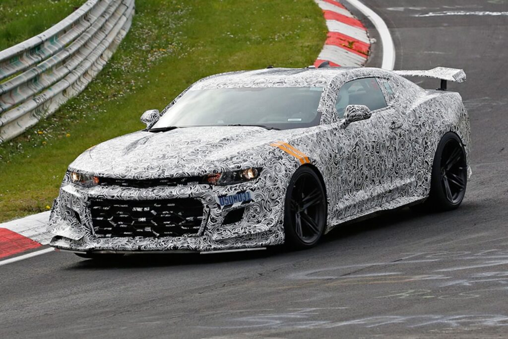 2018 Chevrolet Camaro Z/28 spy pics