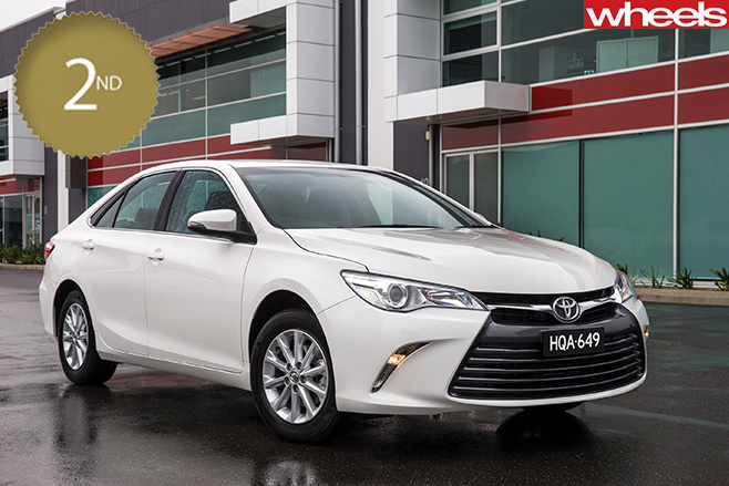 2016-toyota -camry -medium -car -side