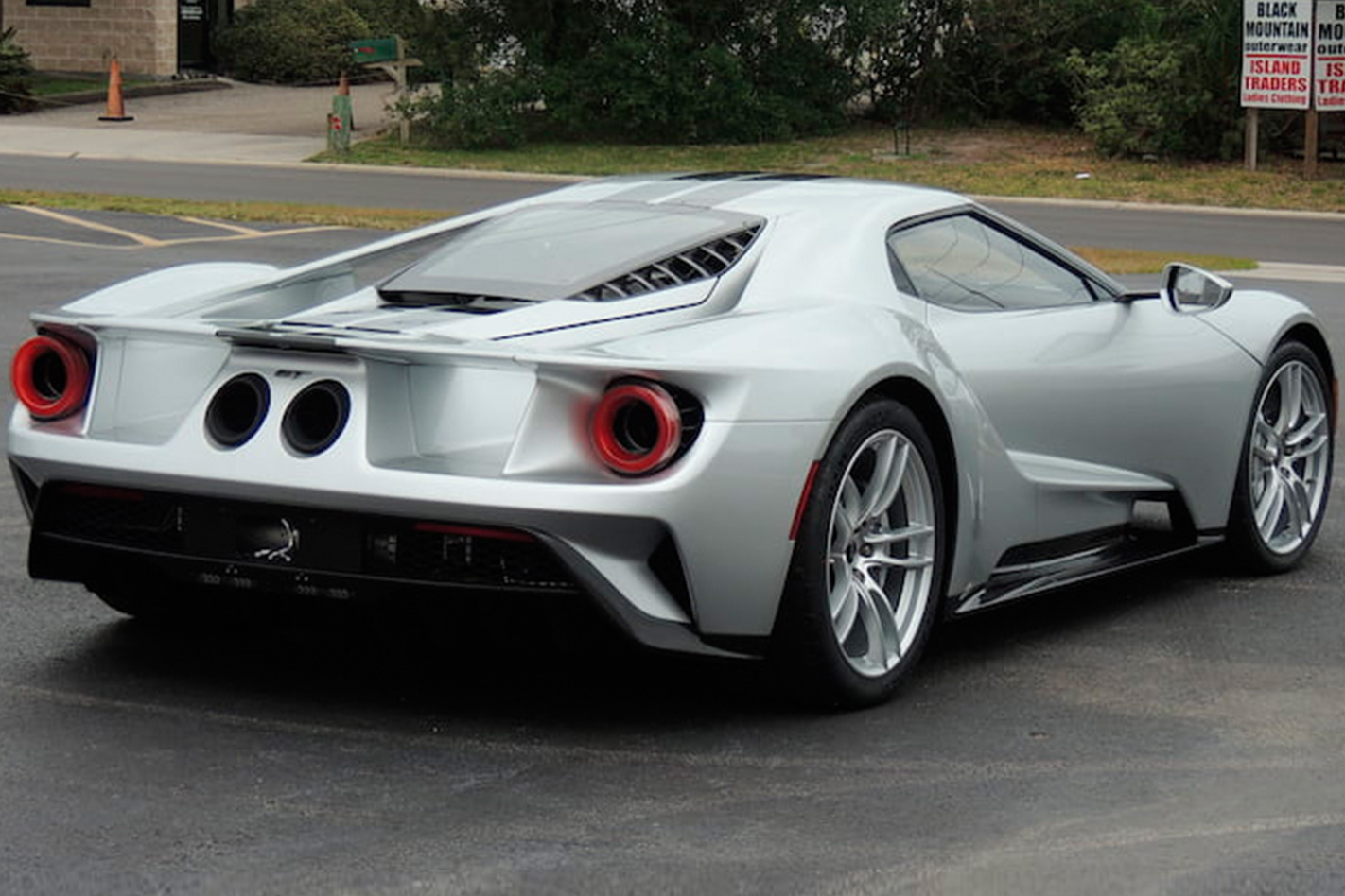 2017 Ford GT back