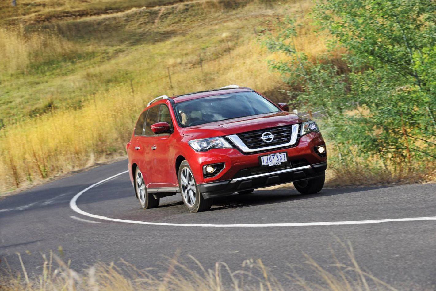 2017 Nissan Pathfinder Ti video review