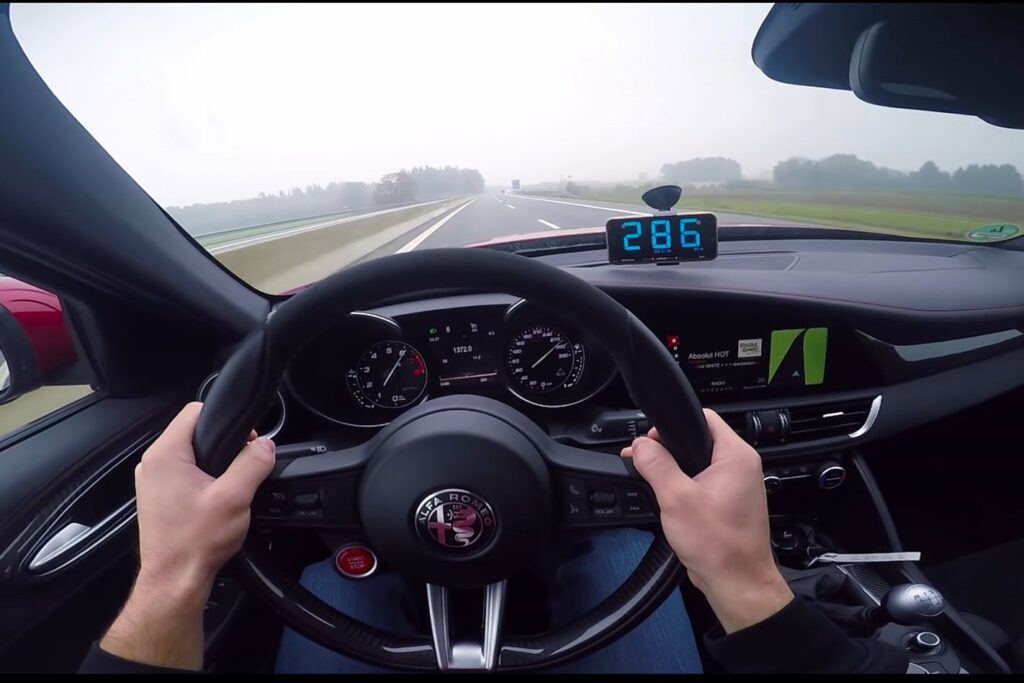 Alfa Romeo Giulia QV autobahn run