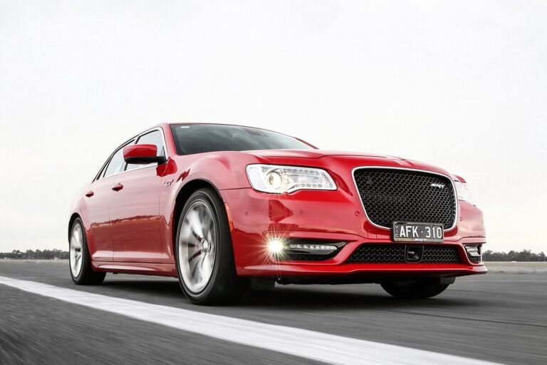 Chrysler 300 SRT review