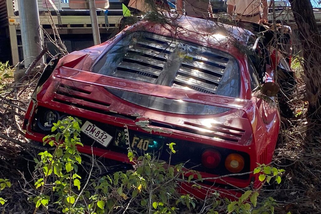 ferrari f40 crash 2020