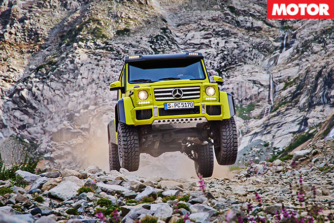 2016-Mercedes G500 4x 4 2 driving