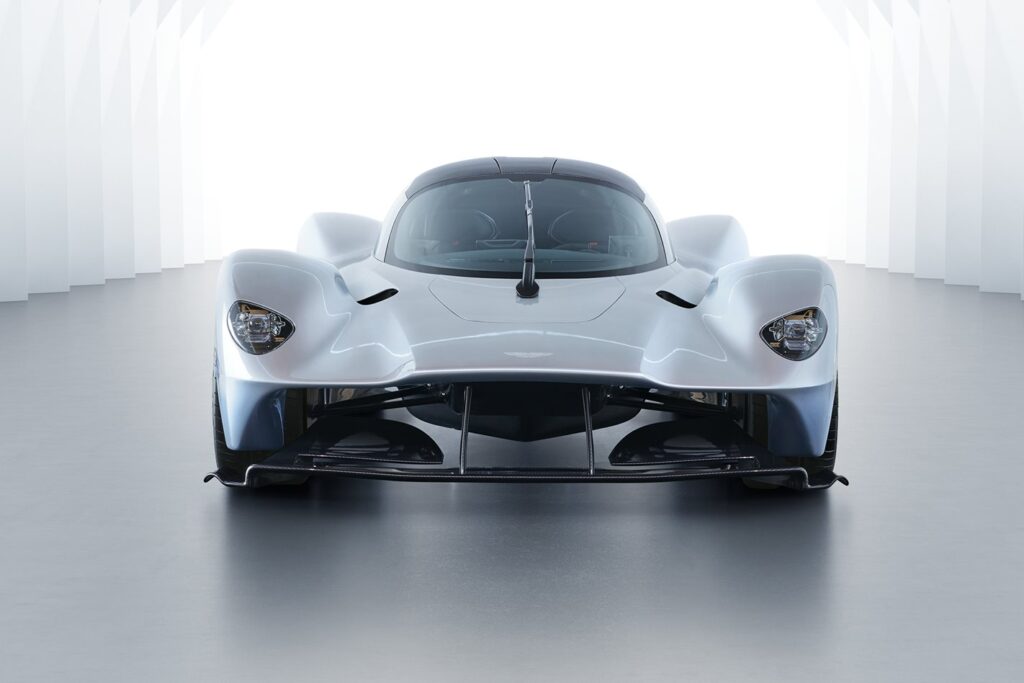 Aston_Martin_Valkyrie_01_Main