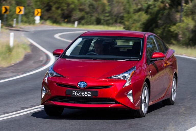 2016 Toyota Prius i-Tech