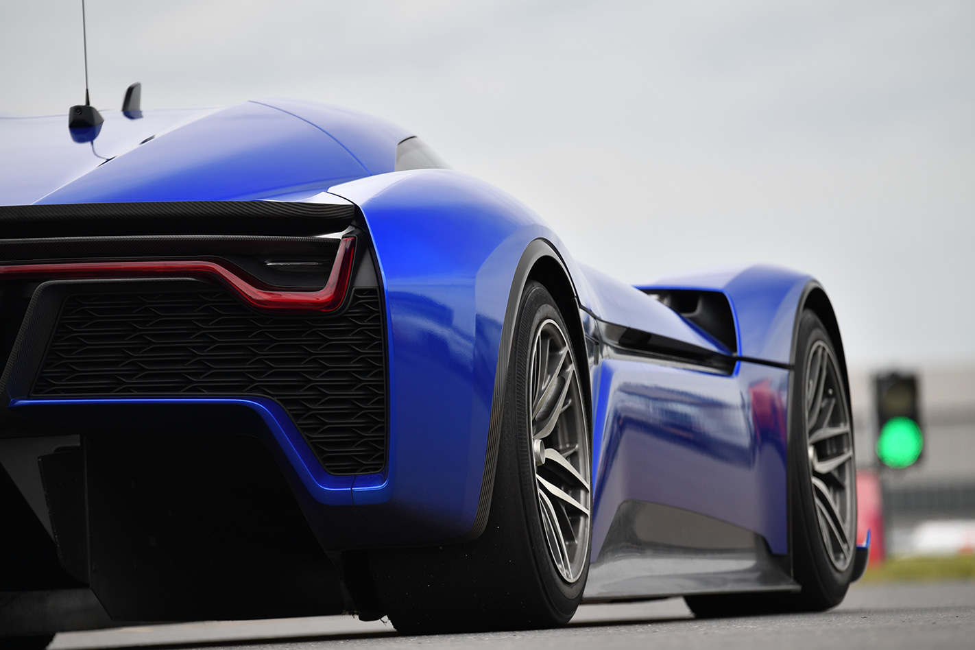 2018 NIO EP9 electric supercar driving.jpg wheels