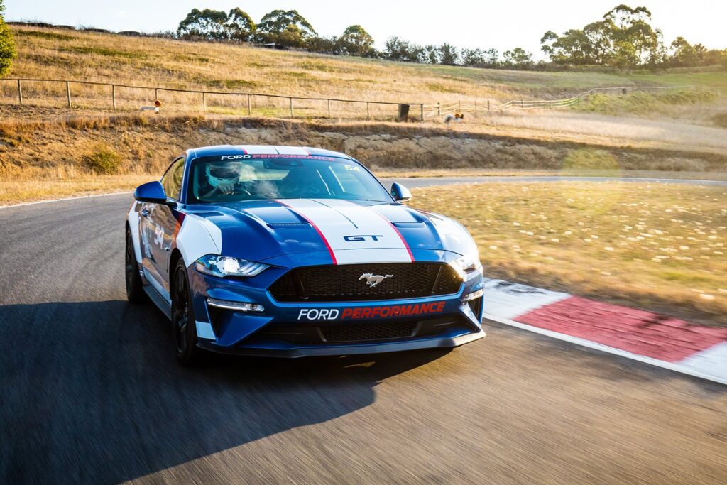 ford v8 supercar front panning