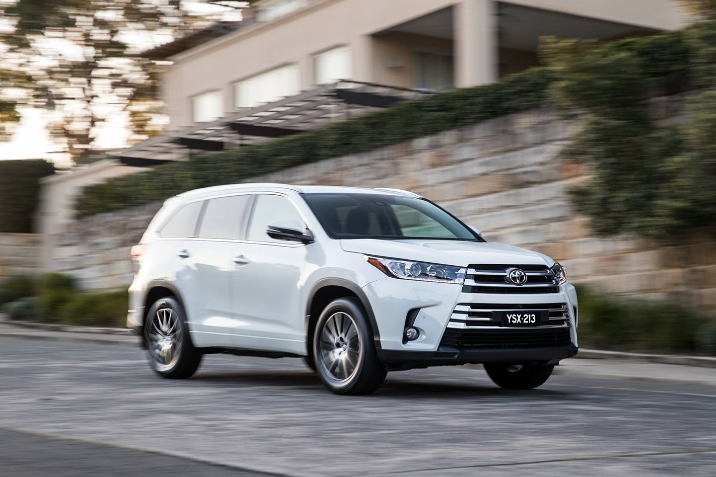 Nissan Pathfinder vs Toyota Kluger vs Volkswagen Multivan vs Honda Odyssey – Which Family Car Should I Buy?