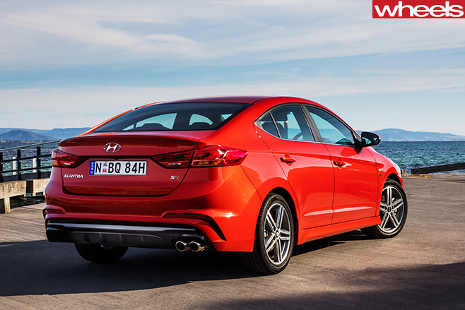 Hyundai -Elantra -SR-Turbo -side -rear
