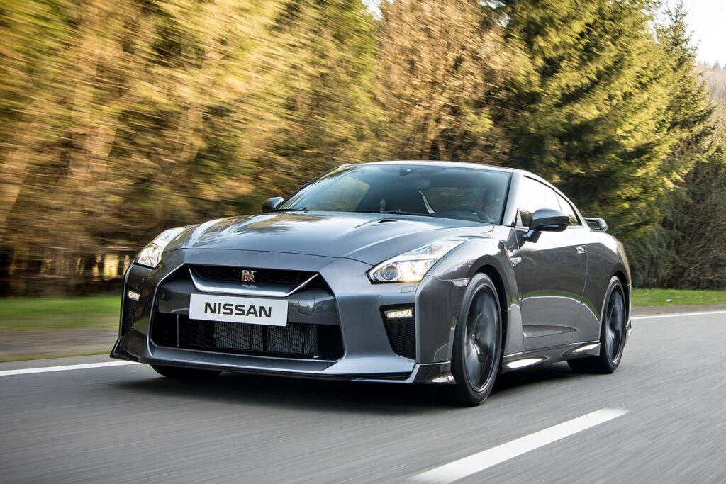 Nissan GT-R front side