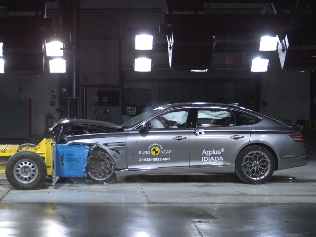 Genesis G80 crash test