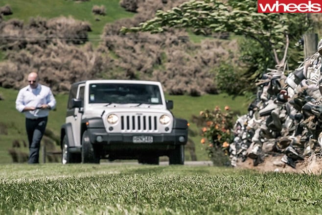 Jeep -Wrangler -driving