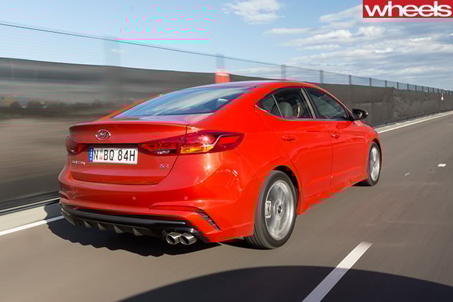 2016-Hyundai -Elantra -SR-driving -rear