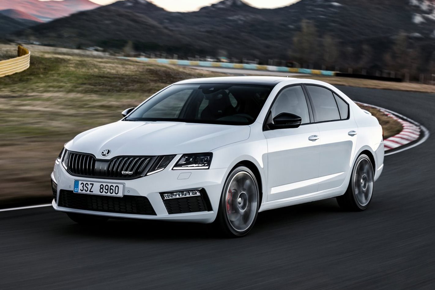 2017 Skoa Octavia RS front