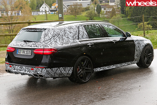 Mercedes -E63-AMG-Estate -side -driving