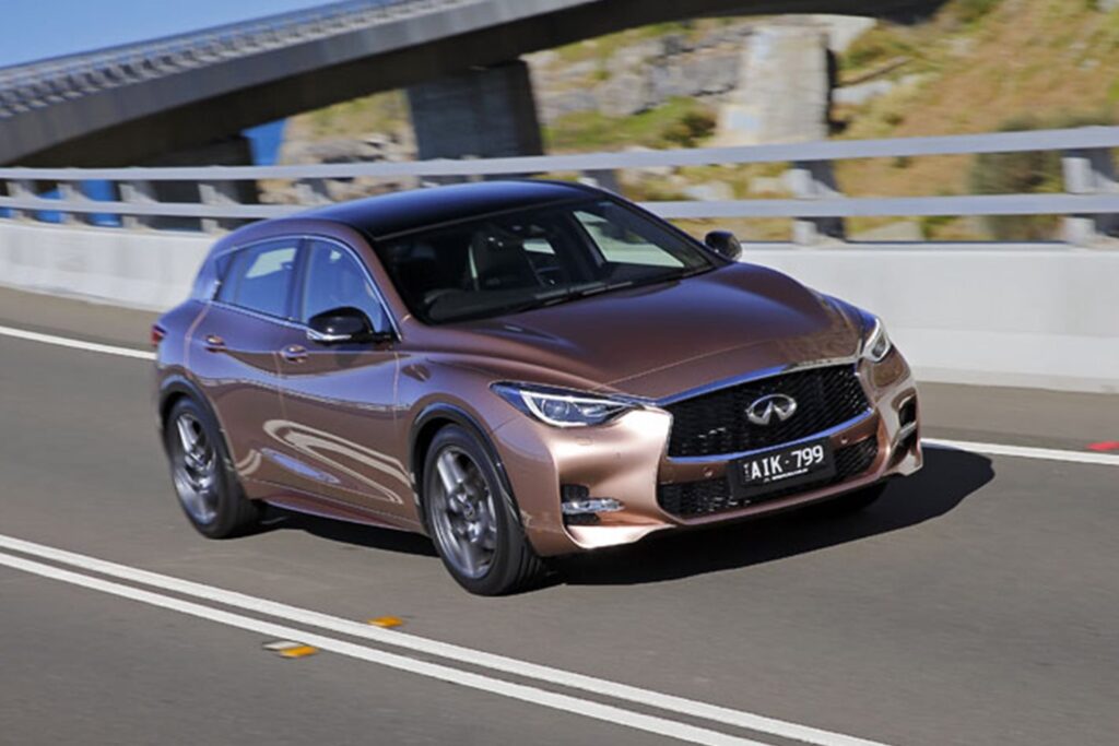 Infiniti Q30