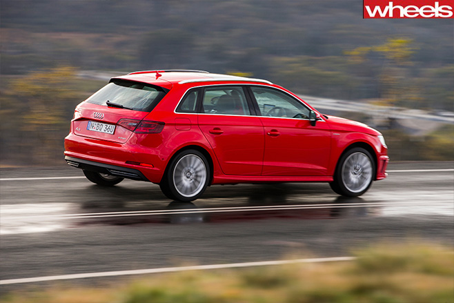 AUDI-A3-Etron -side