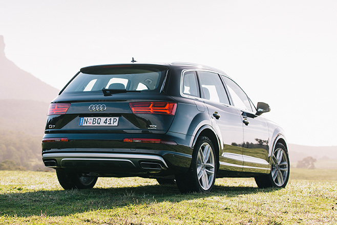 Audi Q7 rear side