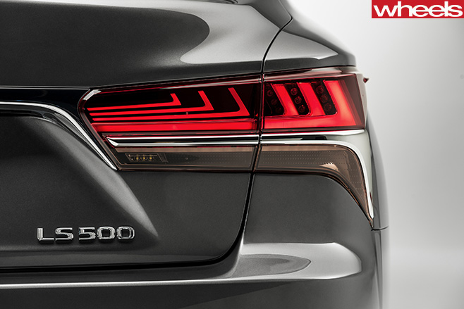 2018-Lexus -LS-500-taillights