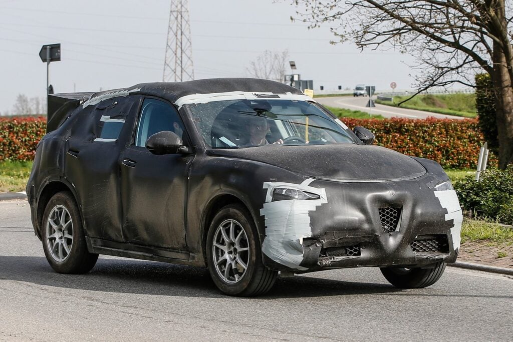 2017 Alfa Romeo Stelvio SUV spy pics