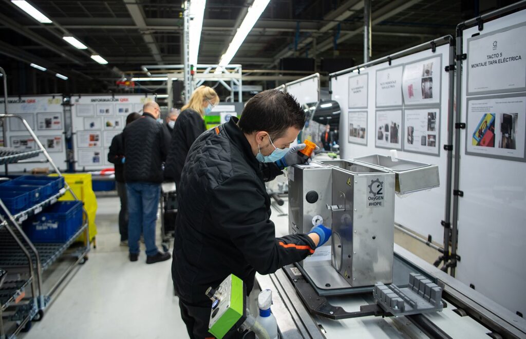 SEAT worker assembles ventilator COVID-19
