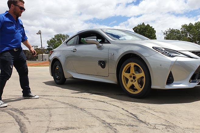 Space-saver spare tyres on Lexus RC
