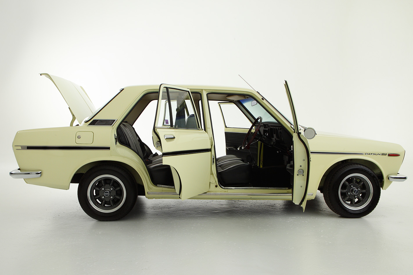 Datsun 1600 legend series side profile