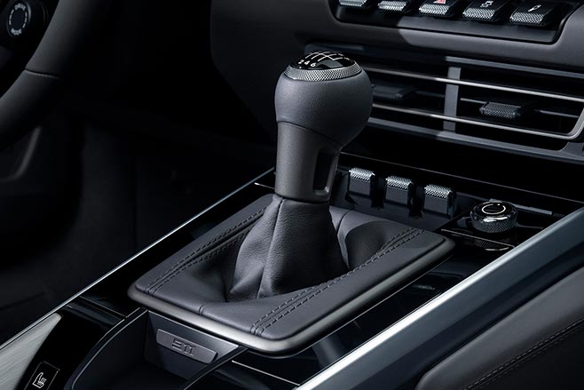 Porsche 992 911 manual shift