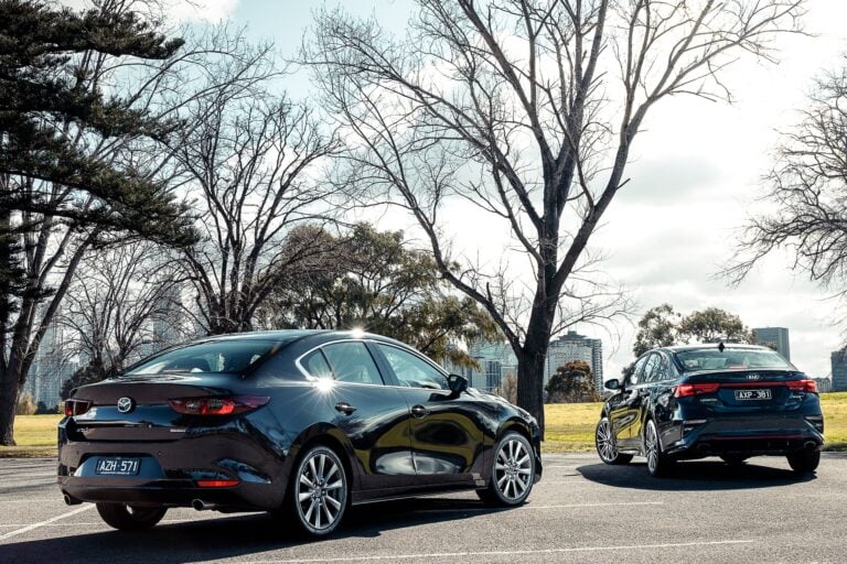 Mazda 3 G25 GT vs Kia Cerato GT