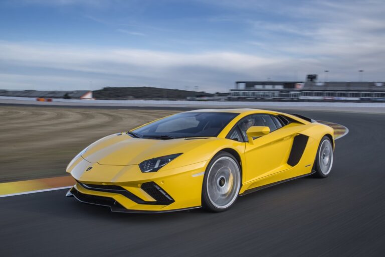 Lamborghini Aventador S yellow