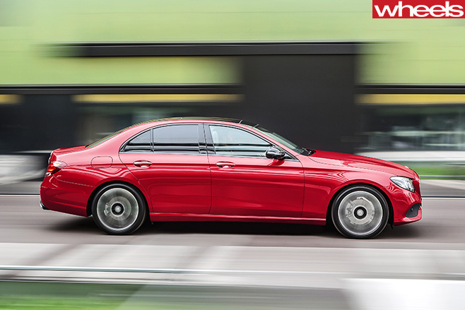Mercedes -E-Class -side -driving