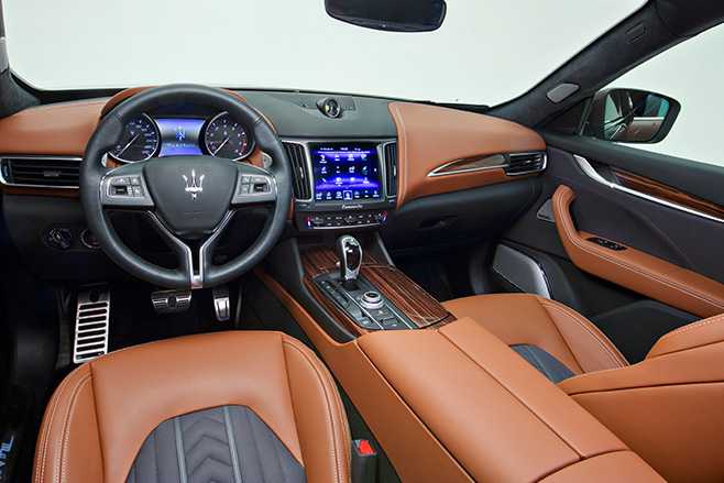 2017 Maserati Levante interior