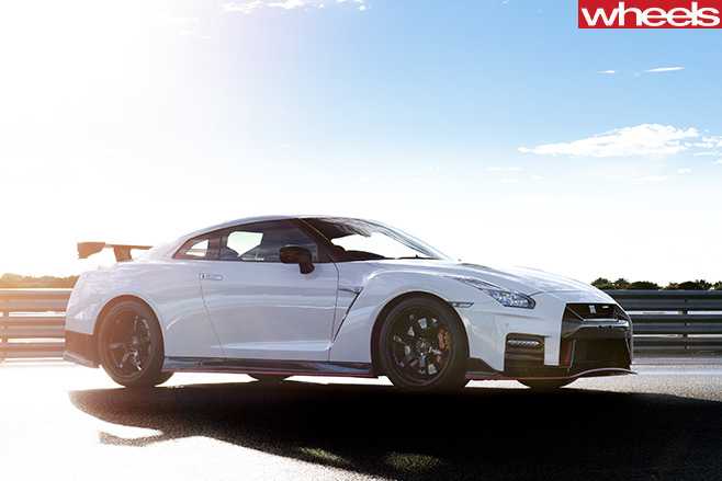 Nismo -GT-R-side