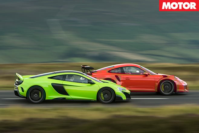 Porsche 911 gt3 rs vs mclaren 675LT