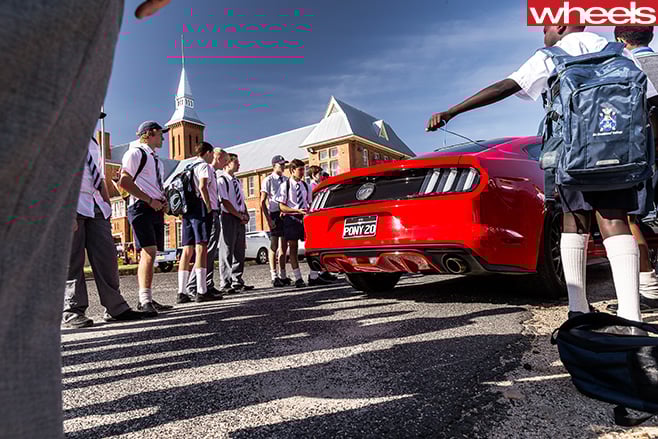 Ford -Mustang -with -school -children -Ellen -Dewar