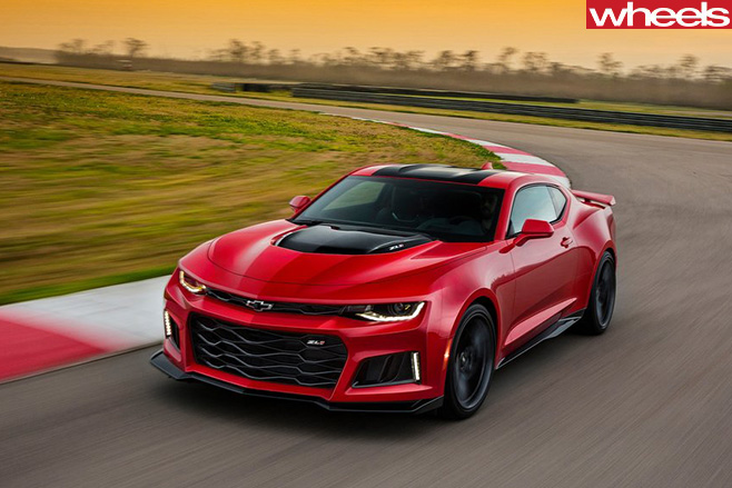 Chevrolet -Camaro -ZL1-driving