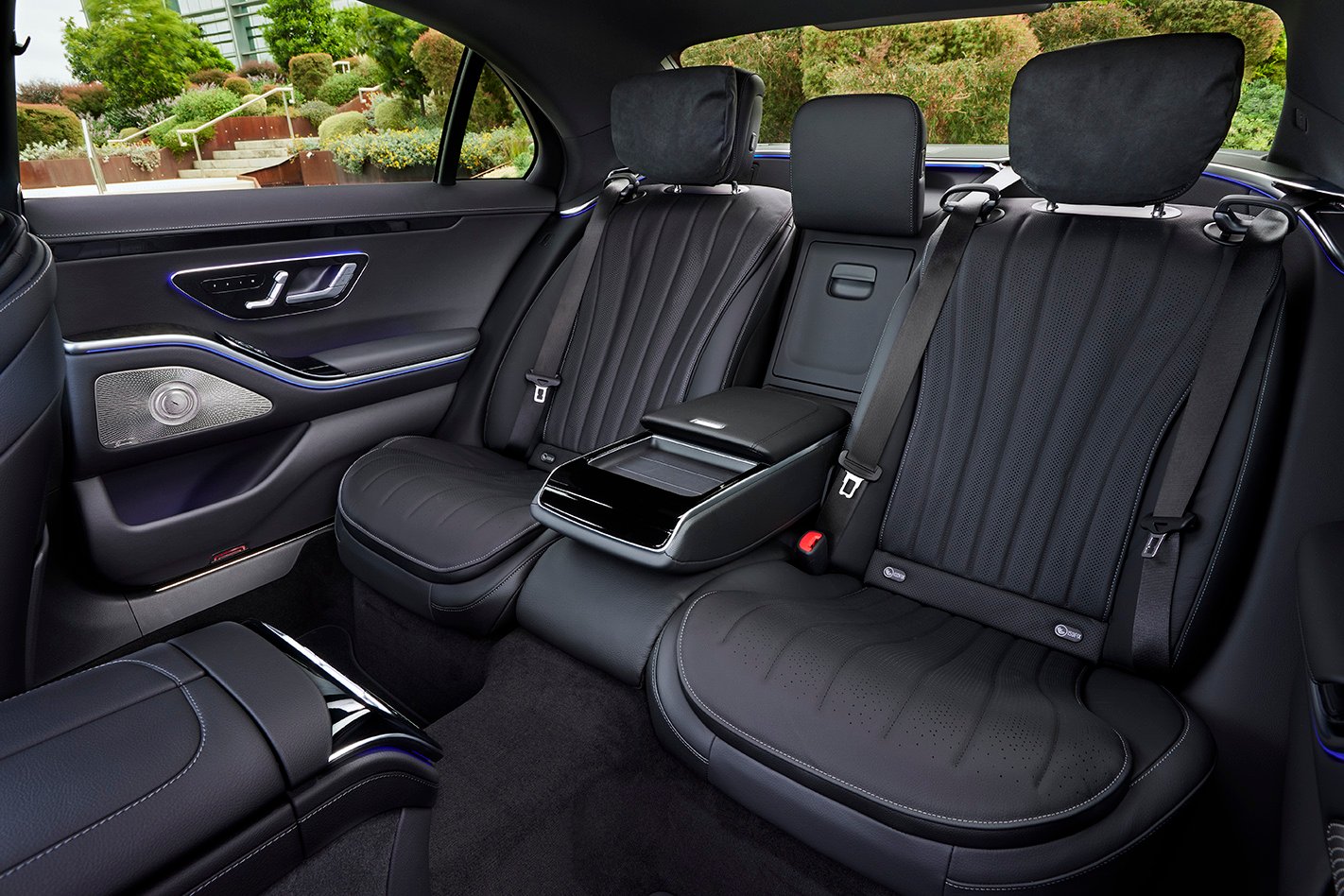 2021 Mercedes-Benz S450 L rear seats