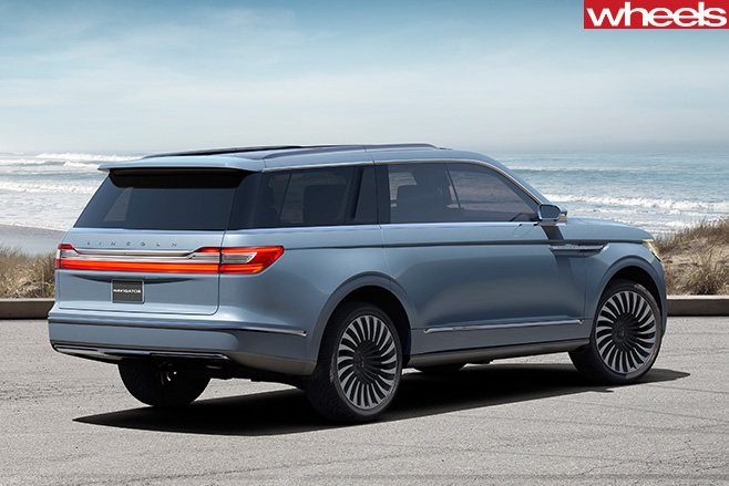Lincoln -Navigator -rear -side