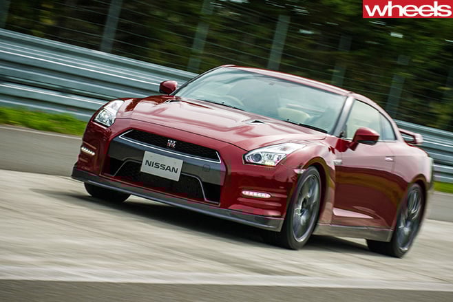 Nissan -GTR-Driving -fron