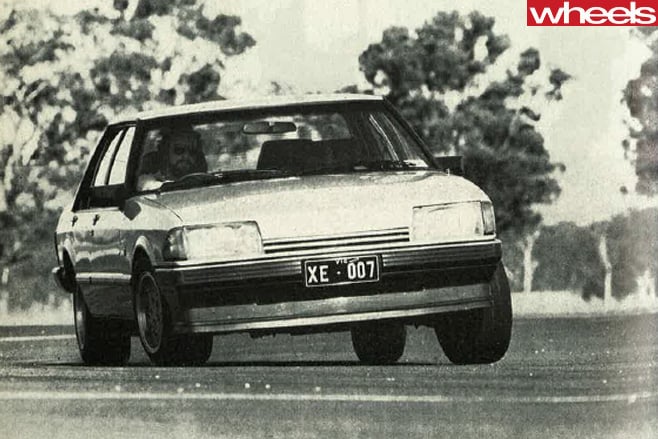 Holden -commodore -driving -1982