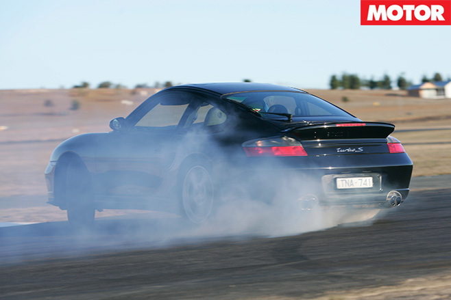 Luffy sliding in a porsche turbo