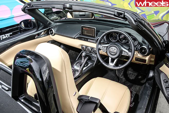 Mazda -MX-5-GT-roadster -interior