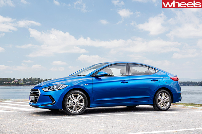 Hyundai -Elantra -Active -front -side