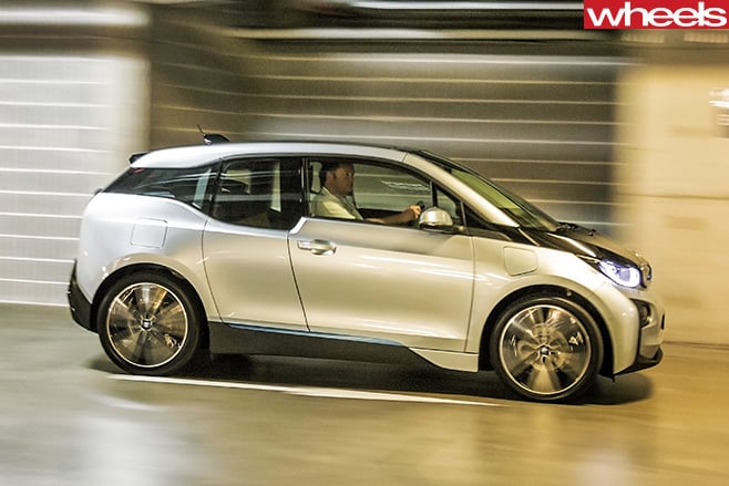 BMW-i 3-REX-side -in -carpark