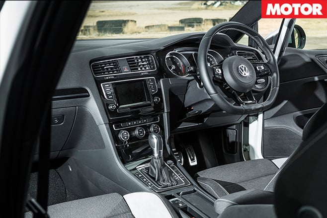 Volkswagen golf -r interior