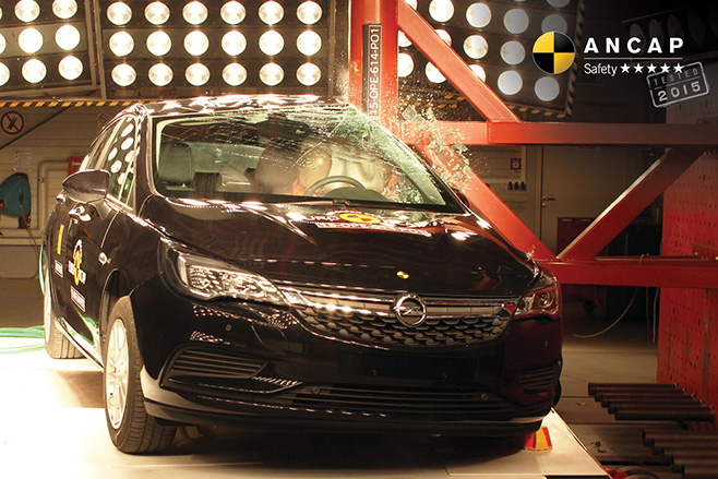 Holden Astra crash test