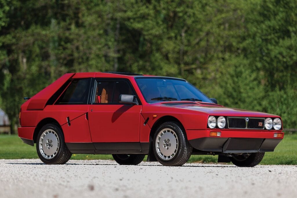 Lancia Delta S4 Stradale exterior