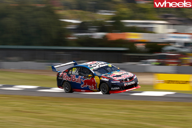 Shane -Van -Gisbergen -celebrates -with -V8-Supercar -cornering